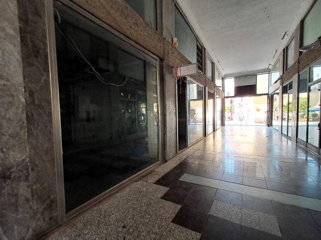 Locale Commerciale in affitto a Salerno, Campania