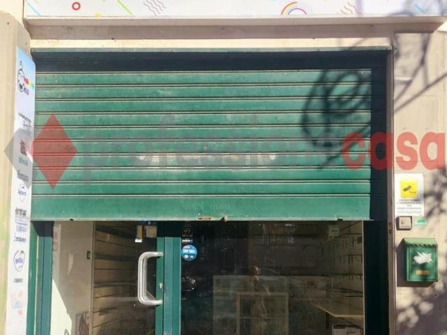 Locale Commerciale in affitto a Salerno, Campania
