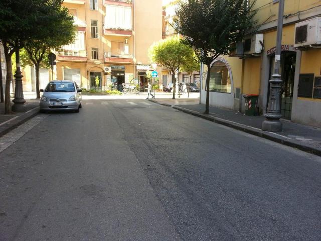Locale Commerciale in affitto a Salerno, Torrione