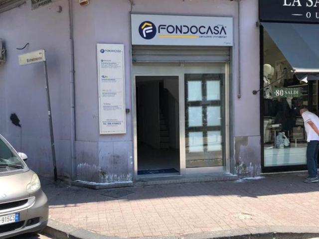 Locale Commerciale in affitto a Salerno, Pastena