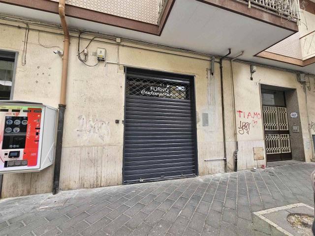 Locale Commerciale in affitto a Salerno, Campania