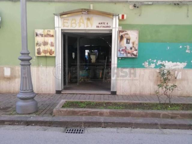 Locale Commerciale in affitto a Salerno, Pastena