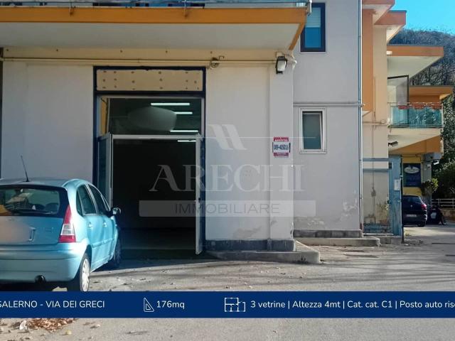 Locale Commerciale in affitto a Fratte, Salerno