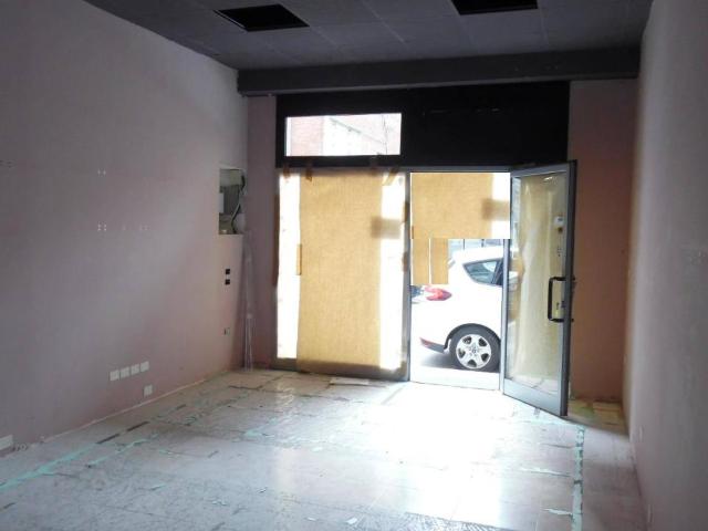 Locale Commerciale in affitto a Marina centro, Marche