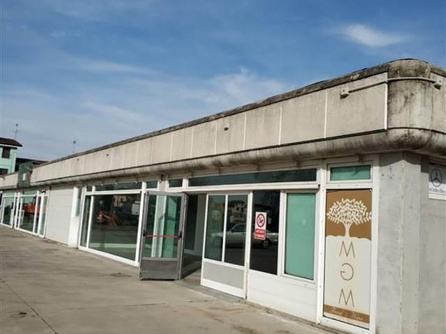 Locale Commerciale in affitto a San Benedetto Po, Lombardia