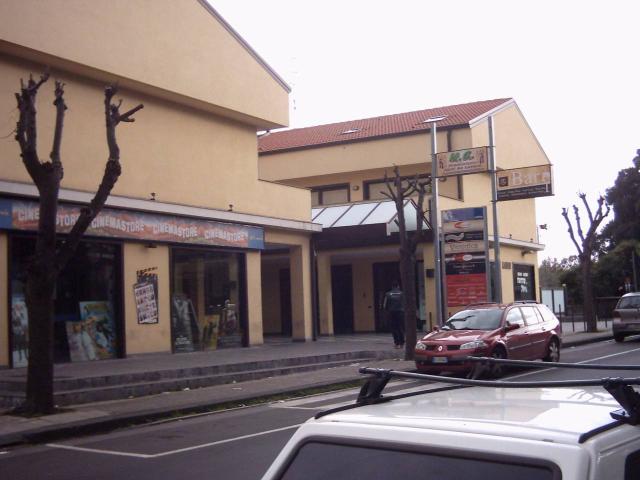 Locale Commerciale in affitto a San Giovanni la Punta, Catania