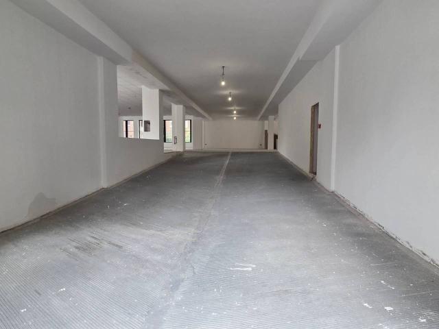 Locale Commerciale in vendita a Borgolombardo, San Giuliano Milanese