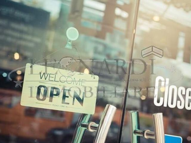 Locale Commerciale in affitto a Petricce, San Giustino