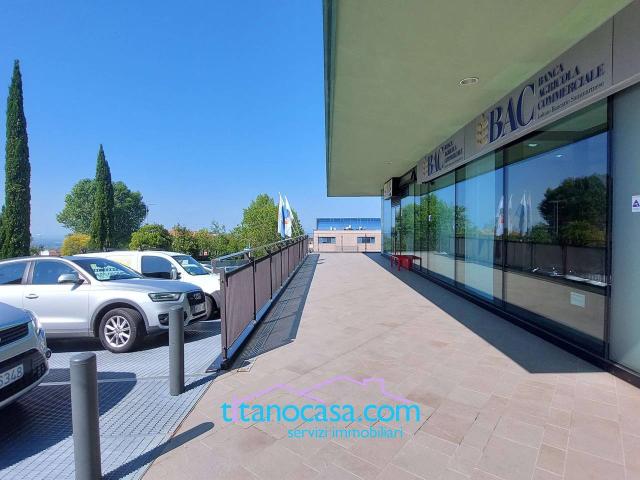 Locale Commerciale in affitto a Borgo Maggiore