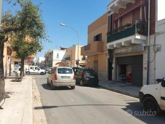 Locale Commerciale in affitto a Puglia, Taranto