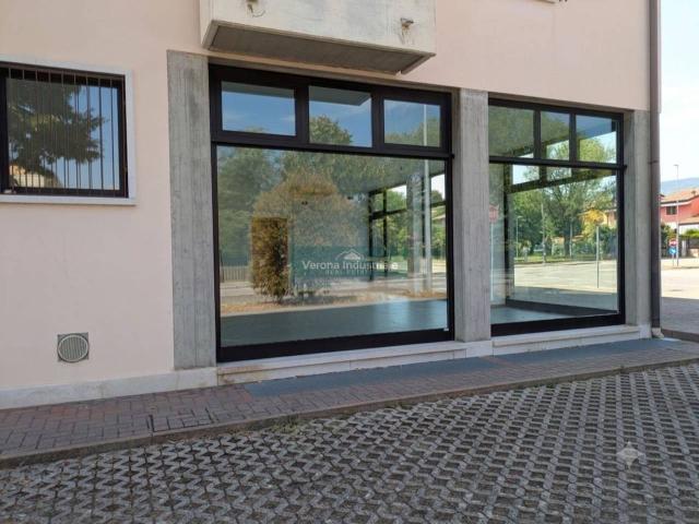 Locale Commerciale in affitto a San Pietro In Cariano, Veneto