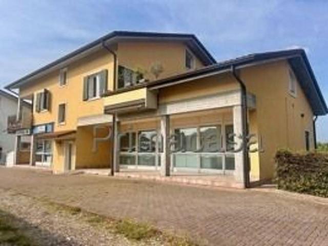 Locale Commerciale in affitto a Pedemonte, San Pietro in Cariano