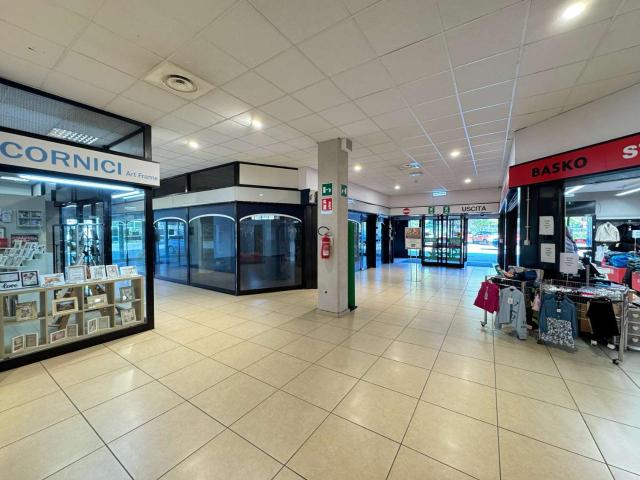 Locale Commerciale in affitto a Piemonte, Torino