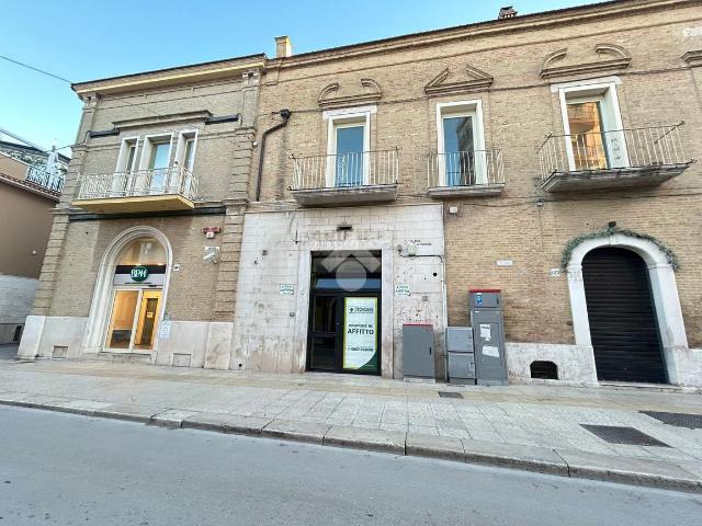 Locale Commerciale in affitto a Puglia, Foggia