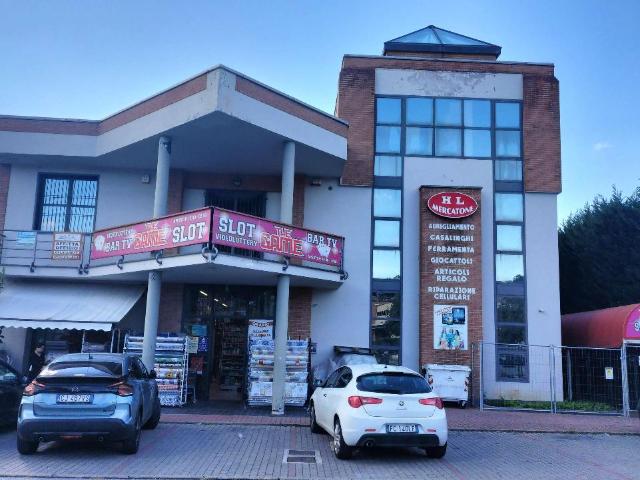 Locale Commerciale in affitto a Piemonte, Cuneo