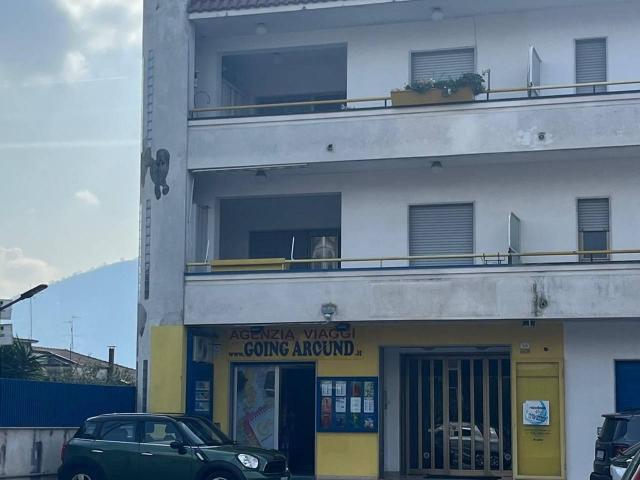 Locale Commerciale in affitto a Santa Maria A Vico, Campania