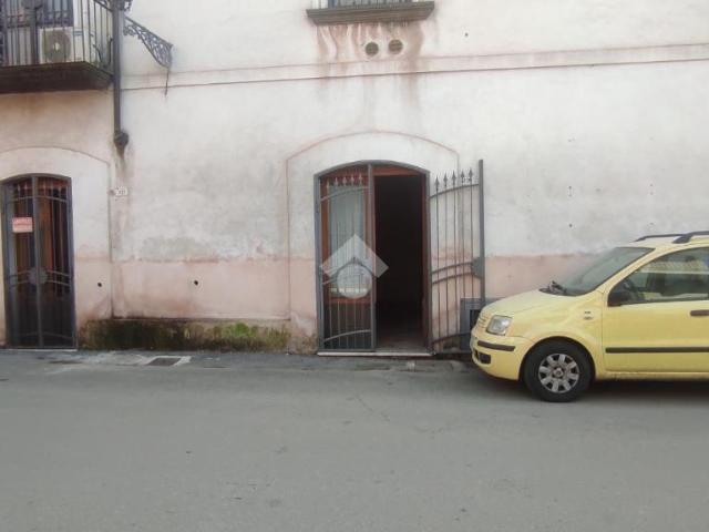 Locale Commerciale in affitto a Santa Maria A Vico, Campania