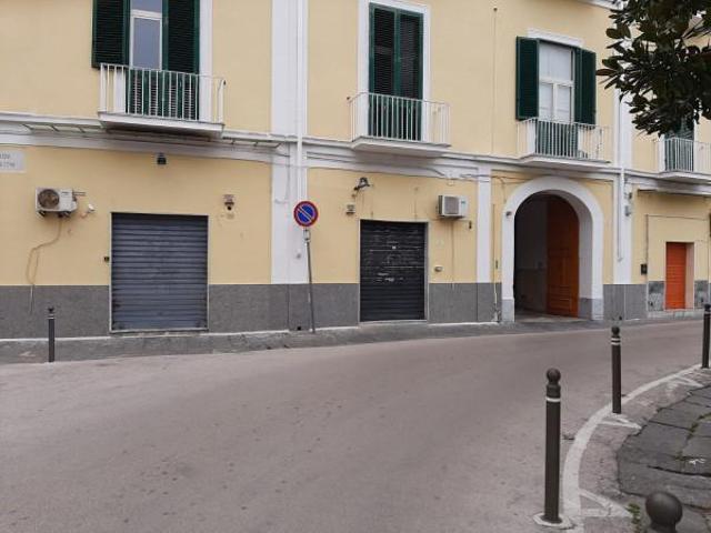 Locale Commerciale in affitto a Sant'Andrea dei Lagni, Santa Maria Capua