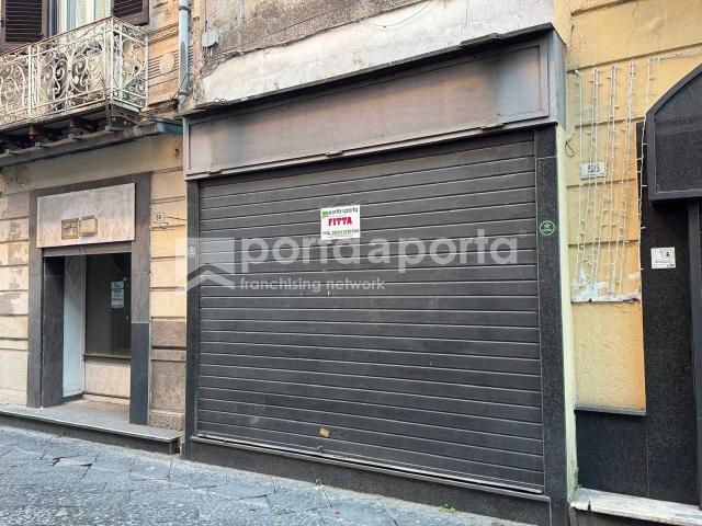 Locale Commerciale in affitto a Sant'Andrea dei Lagni, Santa Maria Capua