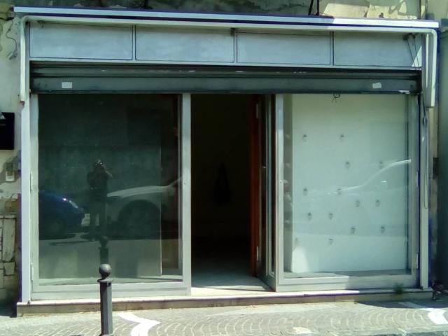 Locale Commerciale in affitto a Sant'antimo, Campania