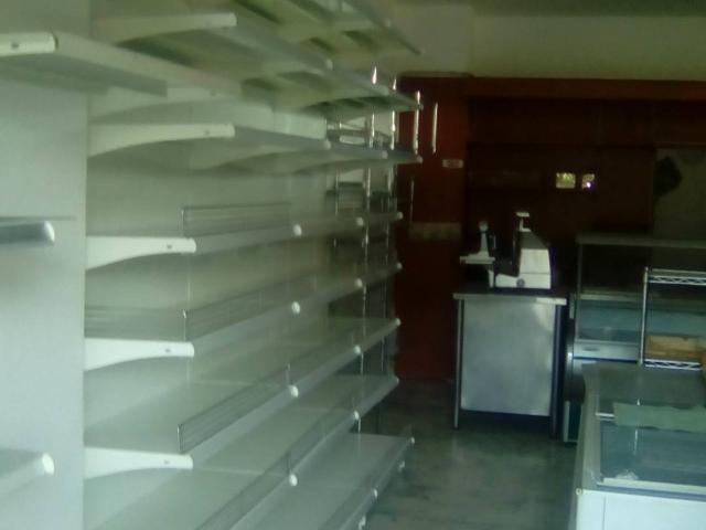 Locale Commerciale in affitto a Sant'antimo, Campania