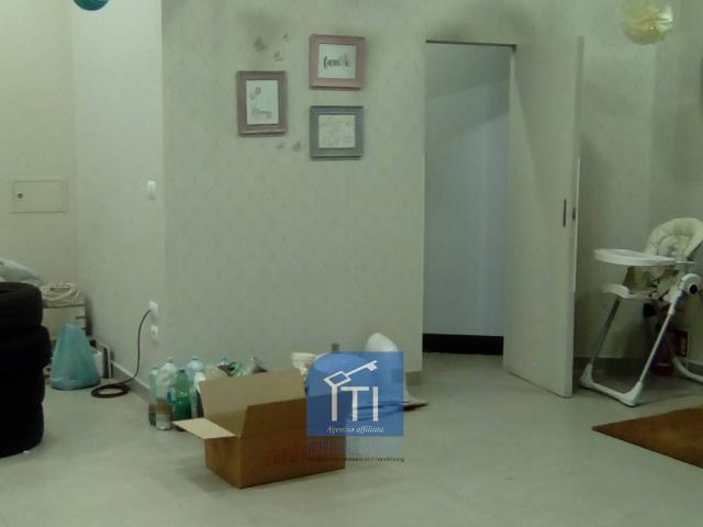 Locale Commerciale in affitto a Sant'antimo, Campania