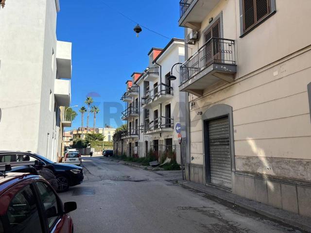 Locale Commerciale in affitto a Sant'antimo, Campania