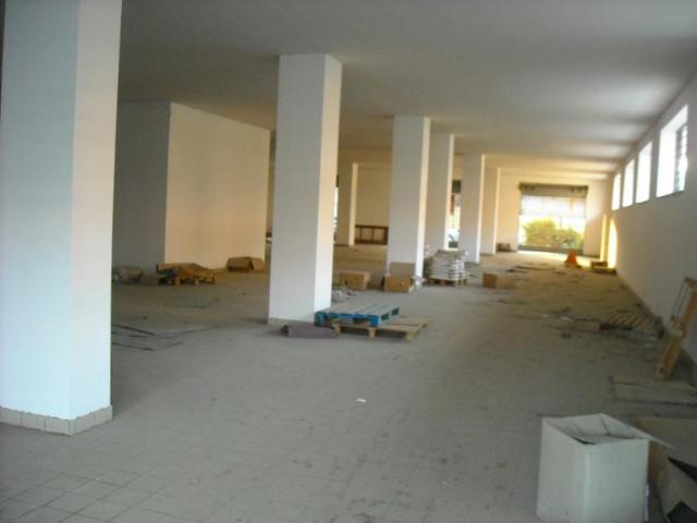 Locale Commerciale in affitto a Sant'antimo, Campania