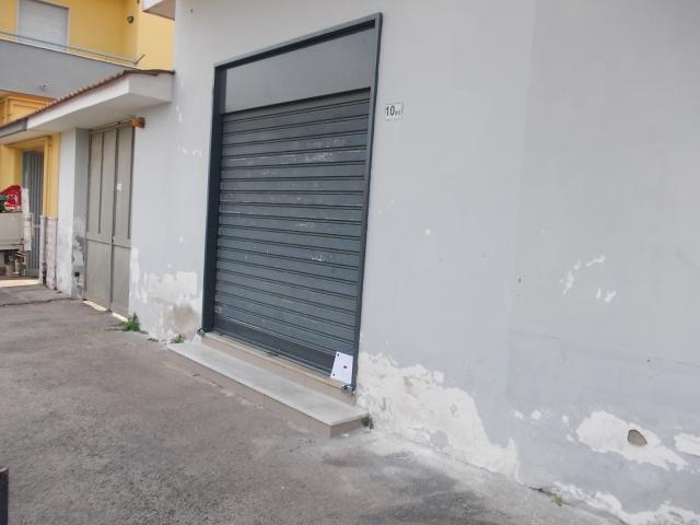 Locale Commerciale in affitto a Sant'antimo, Campania