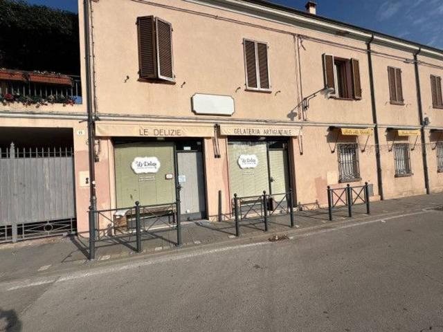Locale Commerciale in affitto a Unione di comuni Valmarecchia, Santarcangelo Di