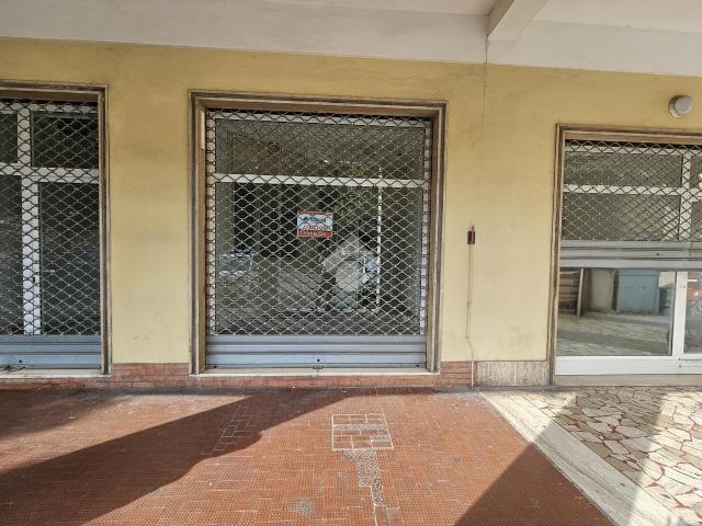 Locale Commerciale in affitto a Unione di comuni Valmarecchia, Santarcangelo Di