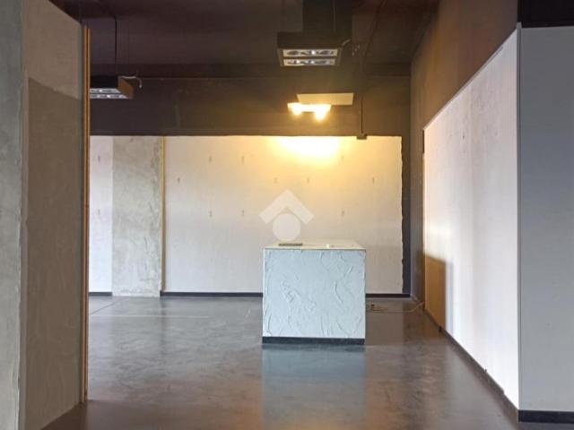Locale Commerciale in affitto a Unione di comuni Valmarecchia, Santarcangelo Di
