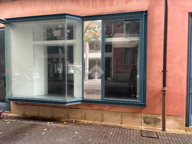 Locale Commerciale in affitto a Unione di comuni Valmarecchia, Santarcangelo Di