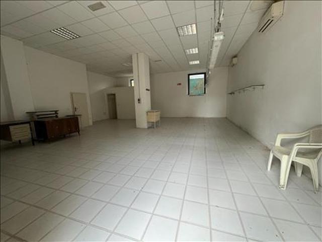 Locale Commerciale in affitto a Unione di comuni Valmarecchia, Santarcangelo Di