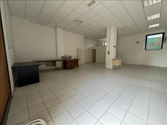 Locale Commerciale in affitto a Unione di comuni Valmarecchia, Santarcangelo Di
