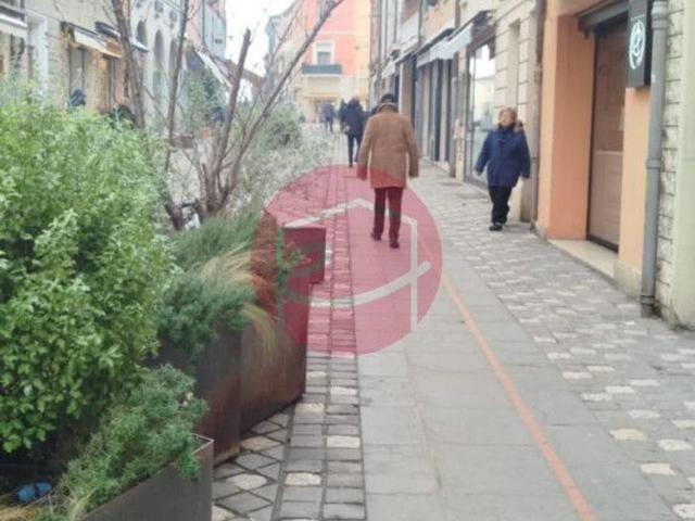 Locale Commerciale in affitto a Unione di comuni Valmarecchia, Santarcangelo Di