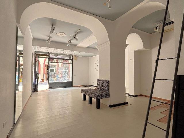 Locale Commerciale in affitto a Unione di comuni Valmarecchia, Santarcangelo Di