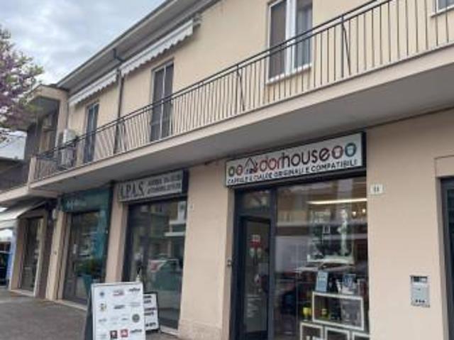 Locale Commerciale in affitto a Unione di comuni Valmarecchia, Santarcangelo Di