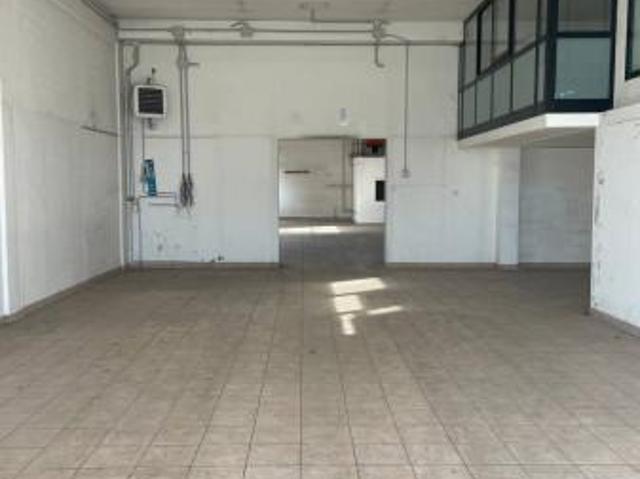Locale Commerciale in affitto a Unione di comuni Valmarecchia, Santarcangelo Di