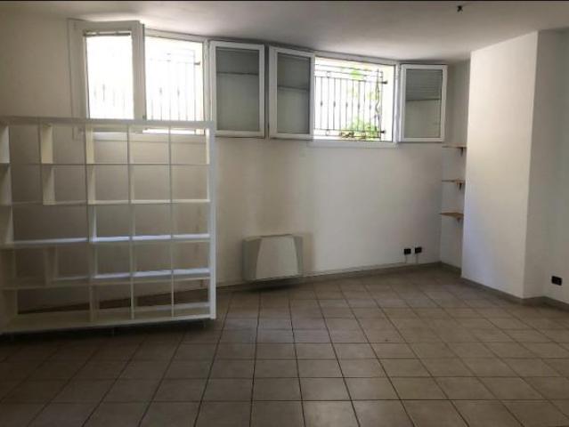 Locale Commerciale in affitto a Unione di comuni Valmarecchia, Santarcangelo Di