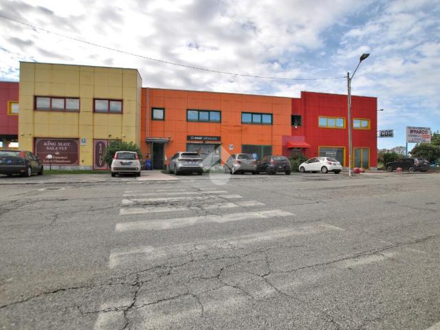 Locale Commerciale in affitto a Piemonte, Vercelli