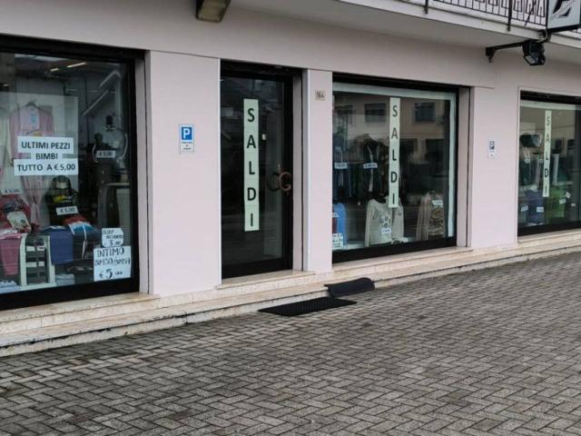 Locale Commerciale in affitto a Vigonovo, Veneto