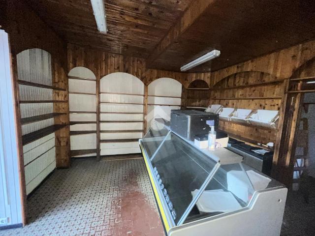 Locale Commerciale in affitto a Sarzana, Liguria