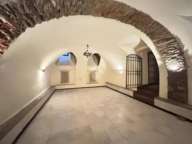 Locale Commerciale in affitto a Olmo, Sarzana