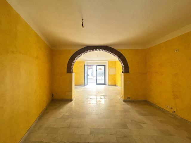Locale Commerciale in affitto a Sarzana, Liguria