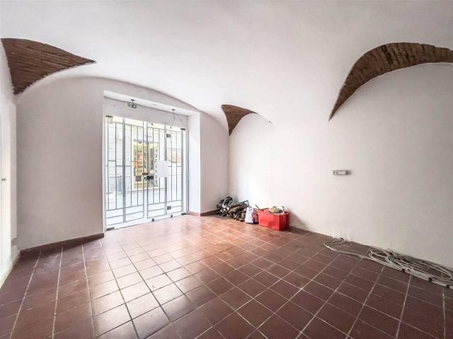 Locale Commerciale in affitto a Sarzana, Liguria