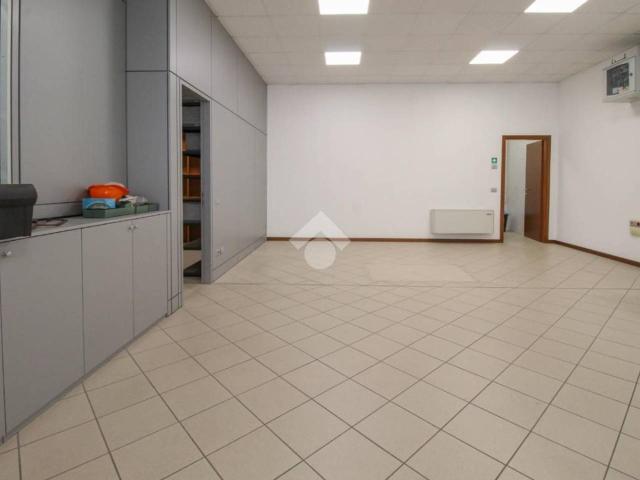 Locale Commerciale in affitto a Unione dei comuni del Distretto Ceramico, Sassuolo