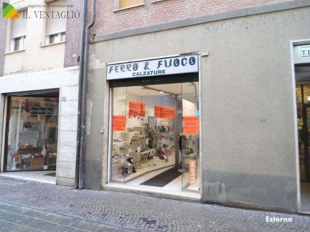 Locale Commerciale in affitto a Unione dei comuni del Distretto Ceramico, Sassuolo