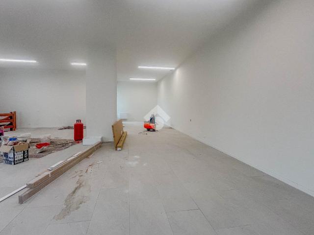 Locale Commerciale in affitto a Unione dei comuni del Distretto Ceramico, Sassuolo