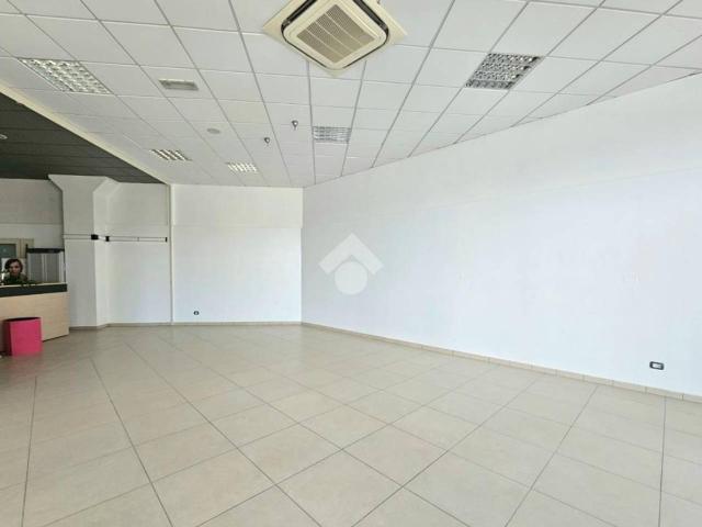 Locale Commerciale in affitto a Savignano Sul Rubicone, Reggio Emilia